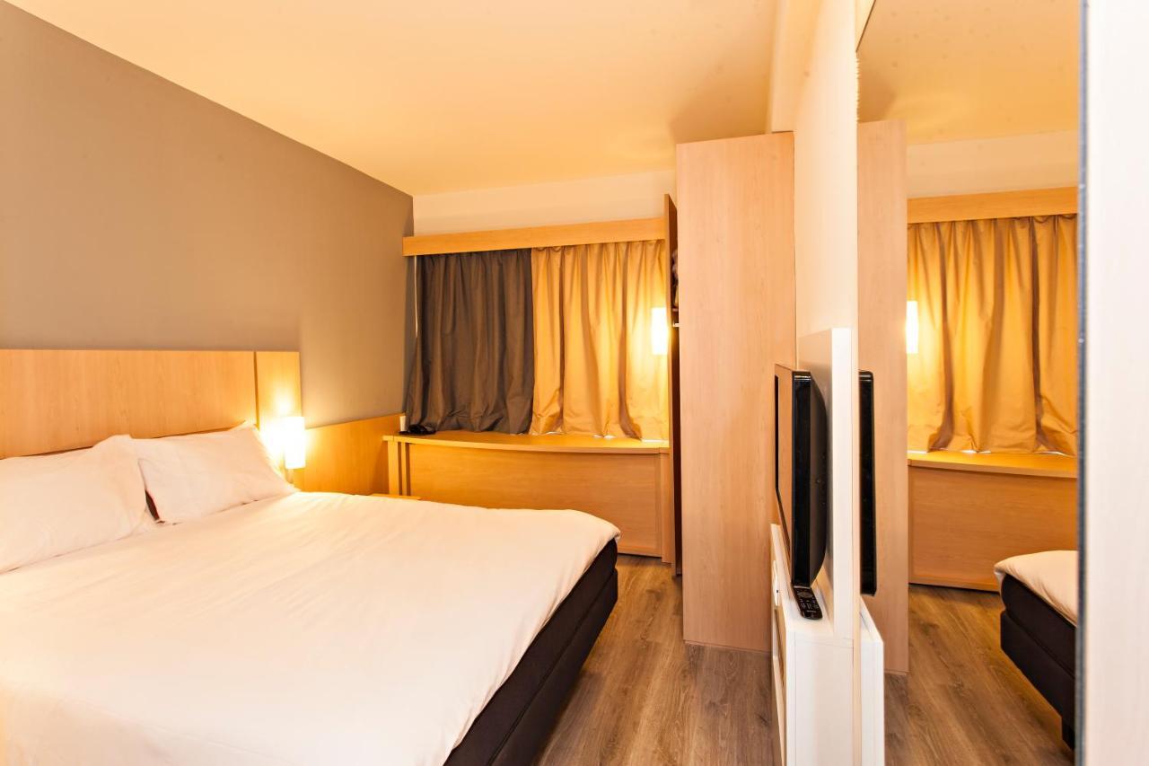 Ibis Pilar 3*