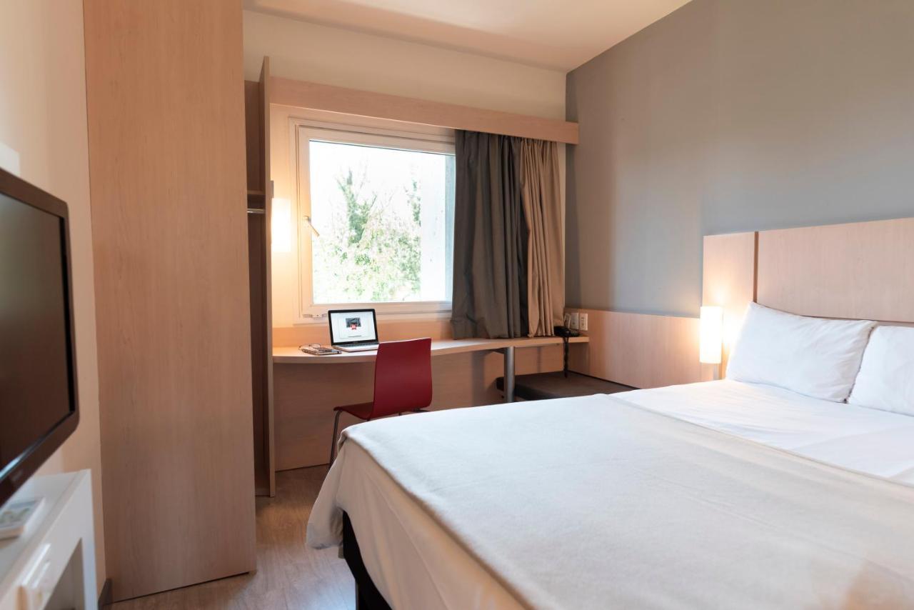 Hotel Ibis Pilar