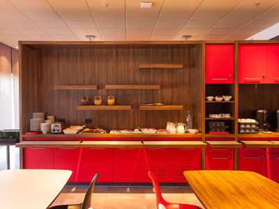 Ibis Pilar