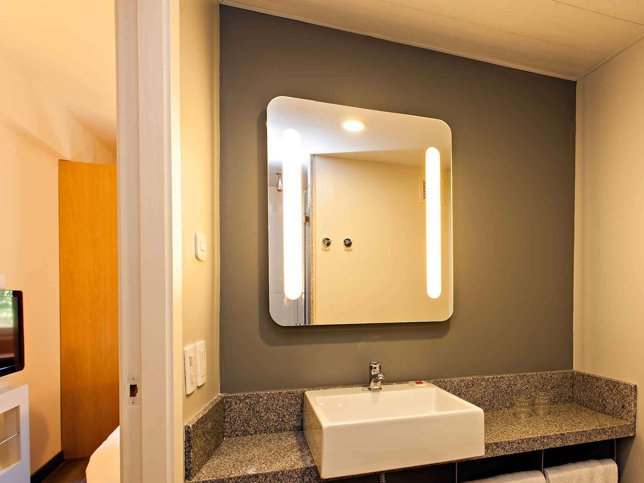 Ibis Pilar 3*